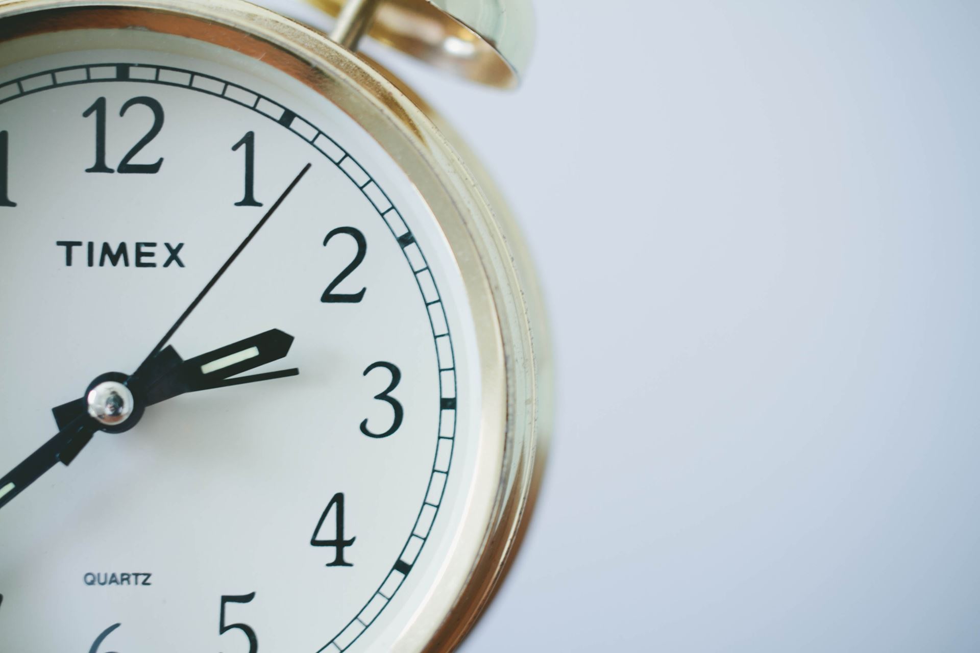 a close up of a clock in the middle of a watch